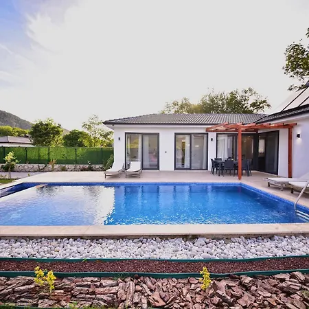 Kastro アパート *