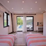 Kastro Houses - Located In Kaya-Koey 아파트 페티예
